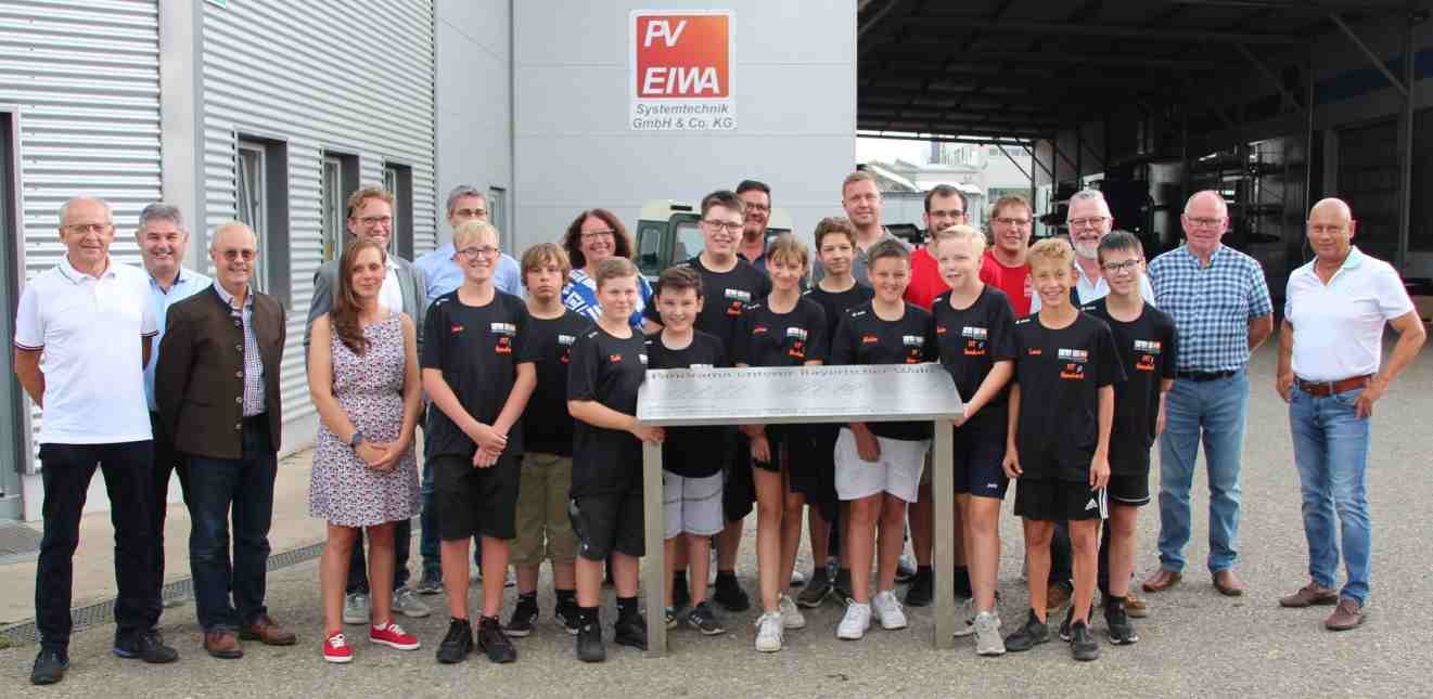 Projektgruppe mit Panoramatafel 1 Projektgruppe mit Panoramatafel 1